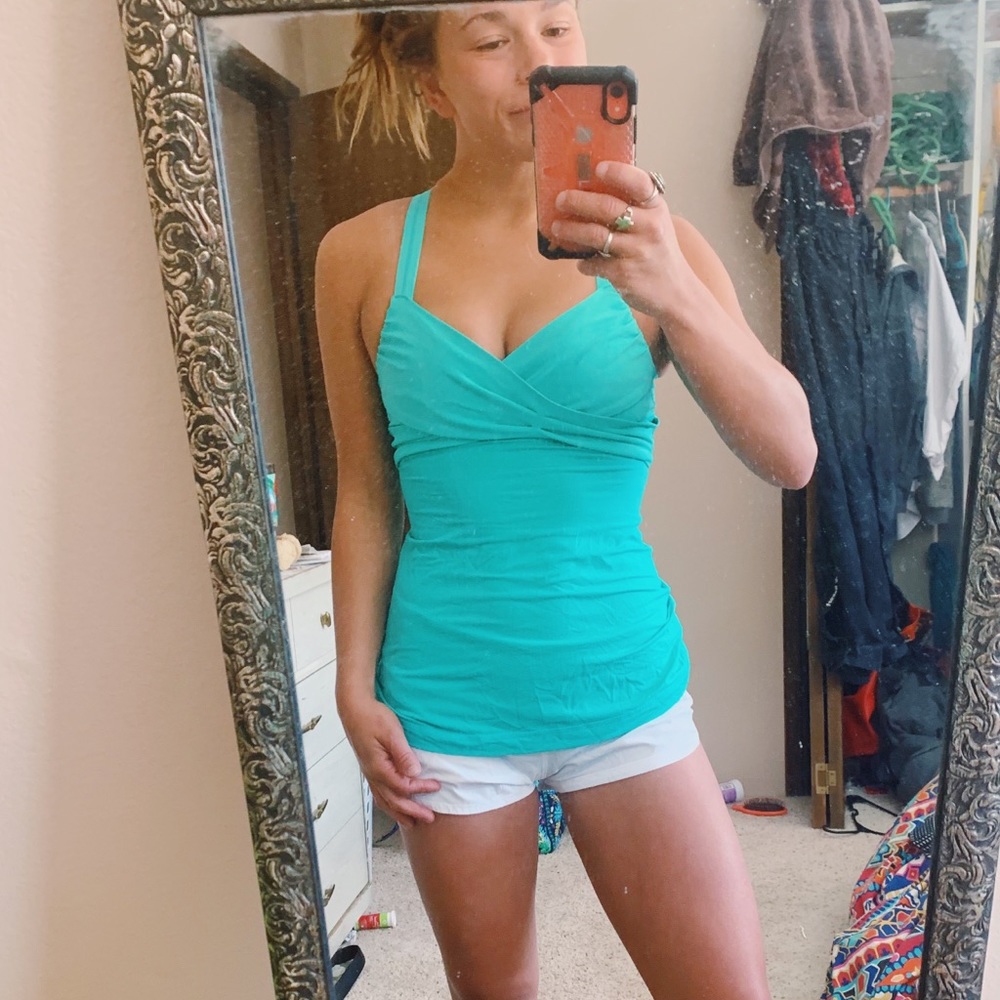 Lululemon built in bra workout top